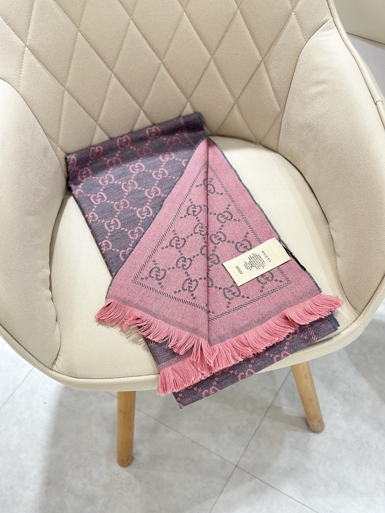 GUCCI GG Jacquard Knitted Scarf