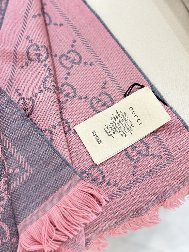 GUCCI GG Jacquard Knitted Scarf