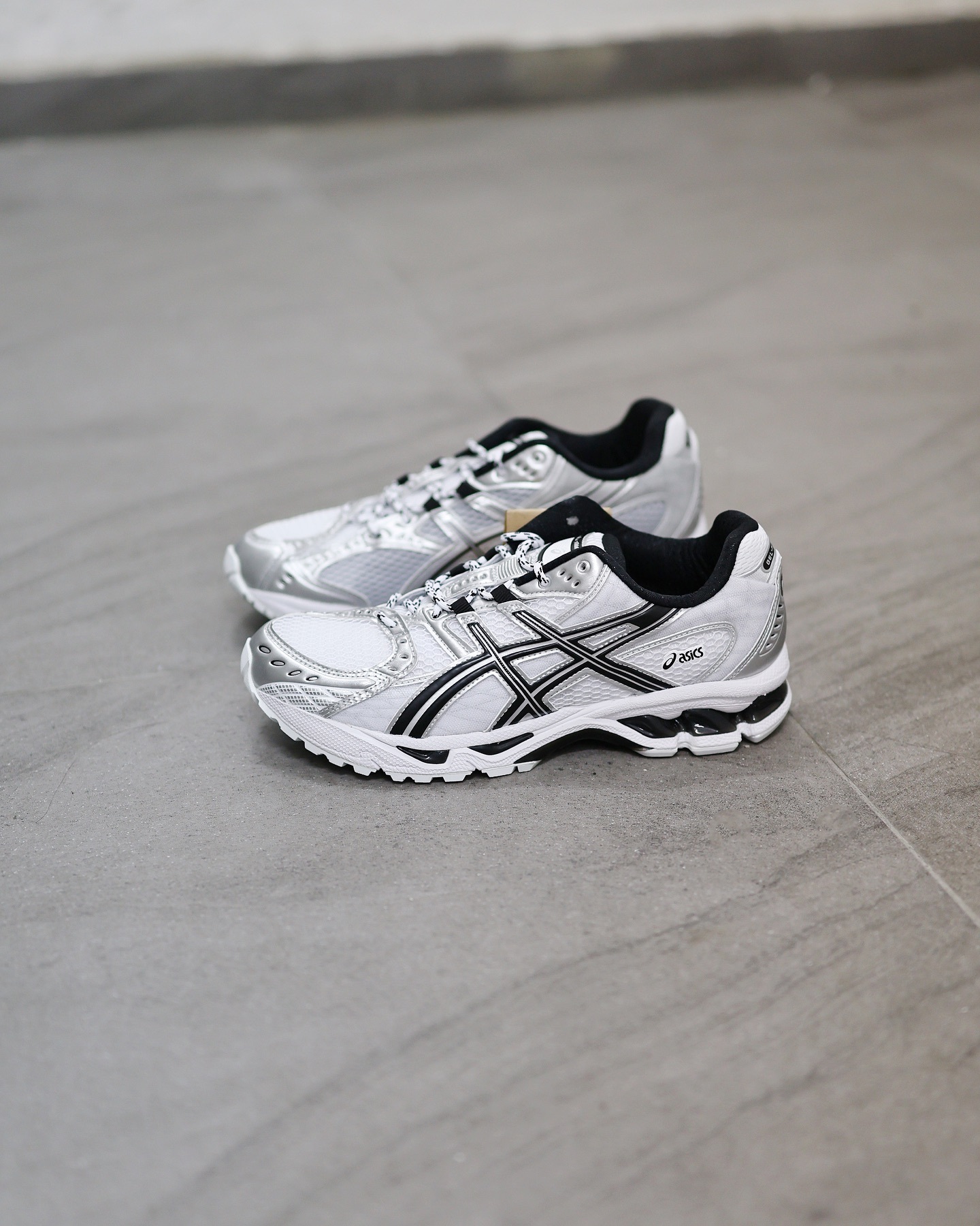 Asics Gel-Nimbus 10.1 白銀黑白銀色Y2K 復古 1203A780-101