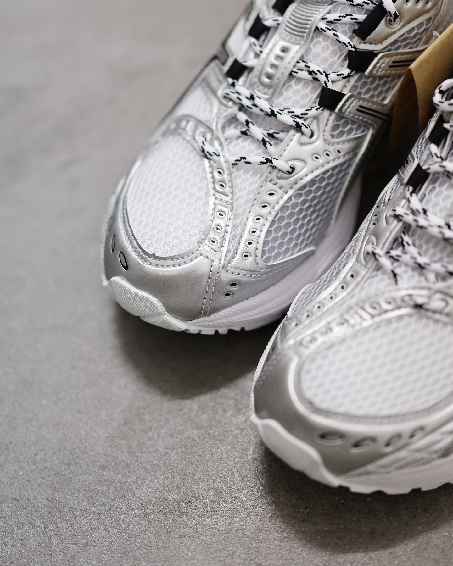 Asics Gel-Nimbus 10.1 白銀黑白銀色Y2K 復古1203A780-101