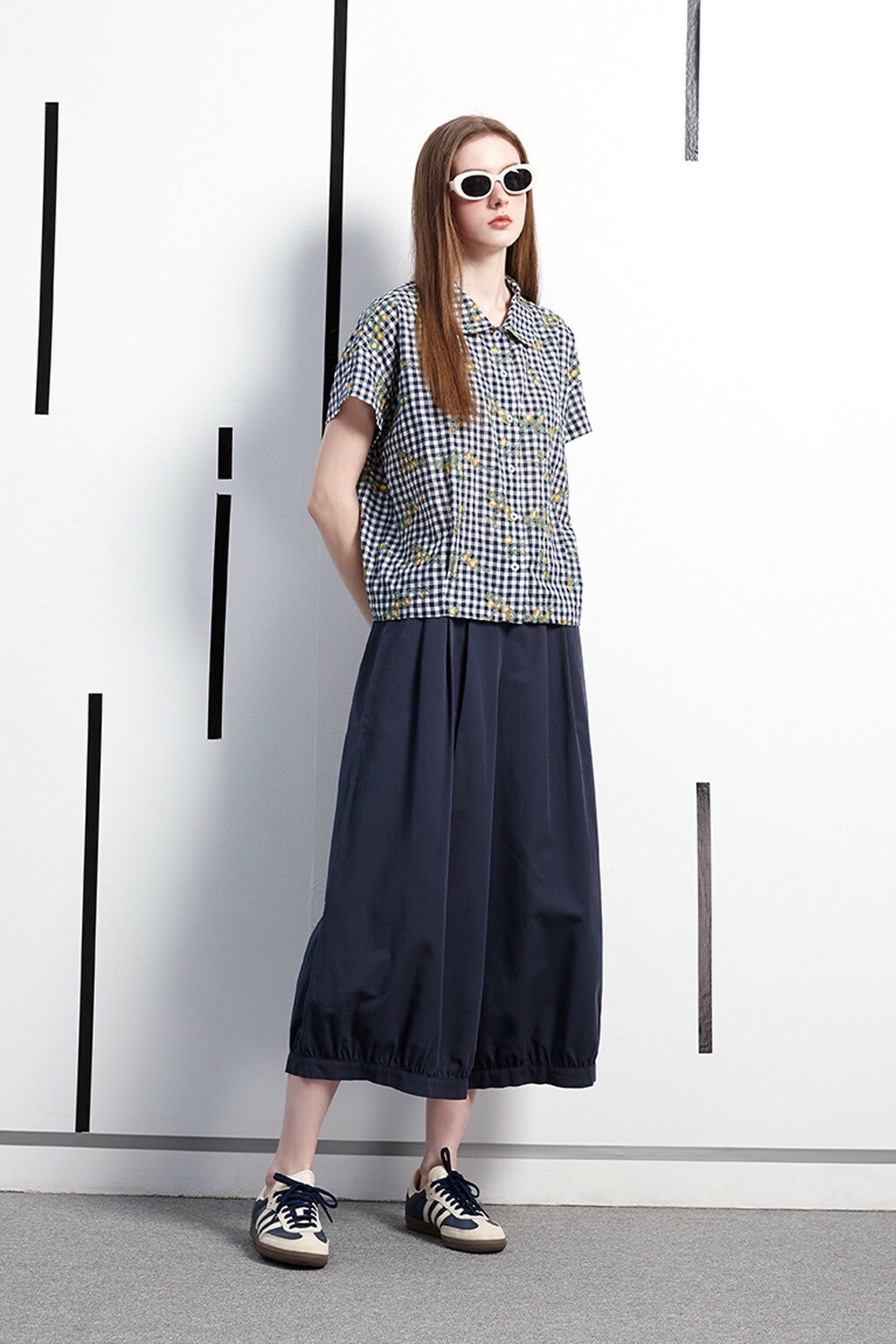 日本質感棉藍白格小繡花田園風修身廓形上衣W6011