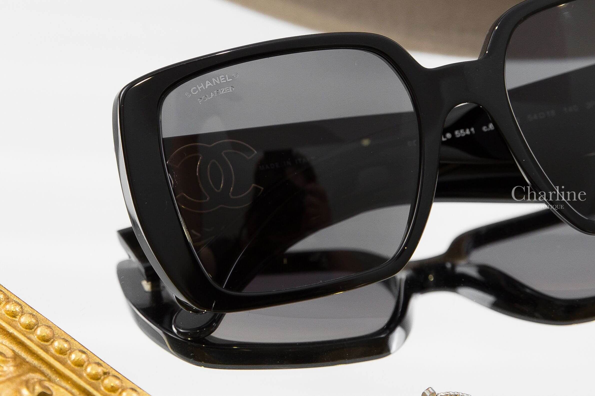 Chanel Square Sunglasses 黑色方框黑色鏡片側邊金色線條滾邊CC太陽眼鏡
