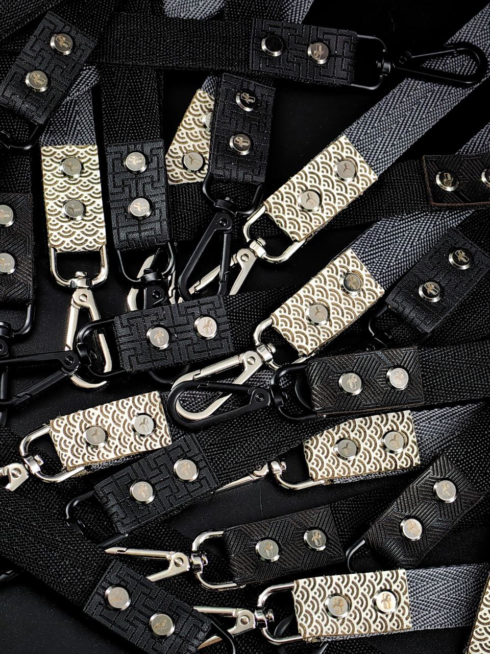 Shicarver Lanyard - Black - Fan