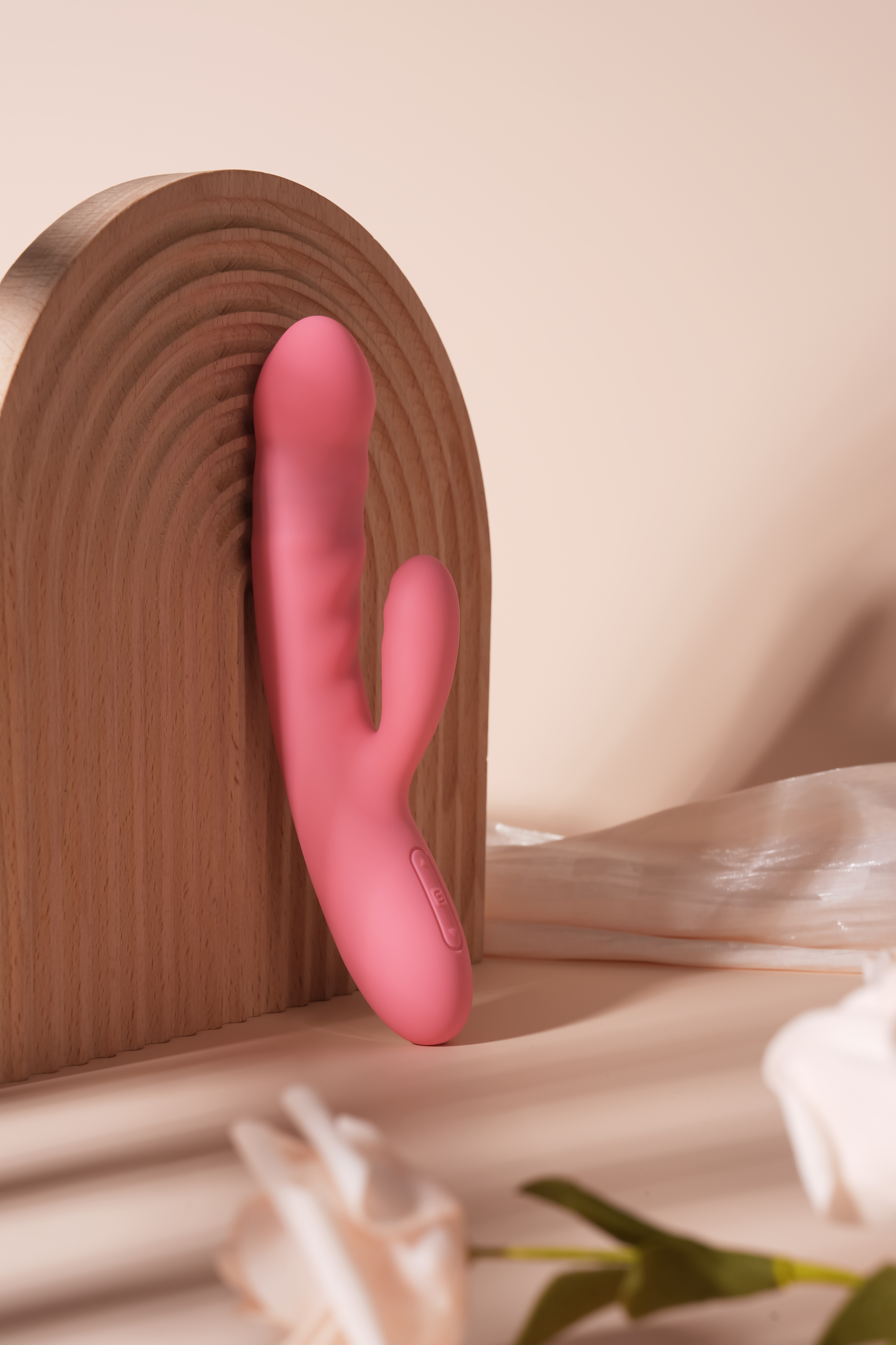 美國 SVAKOM AVERY 自動抽插兔耳按摩棒