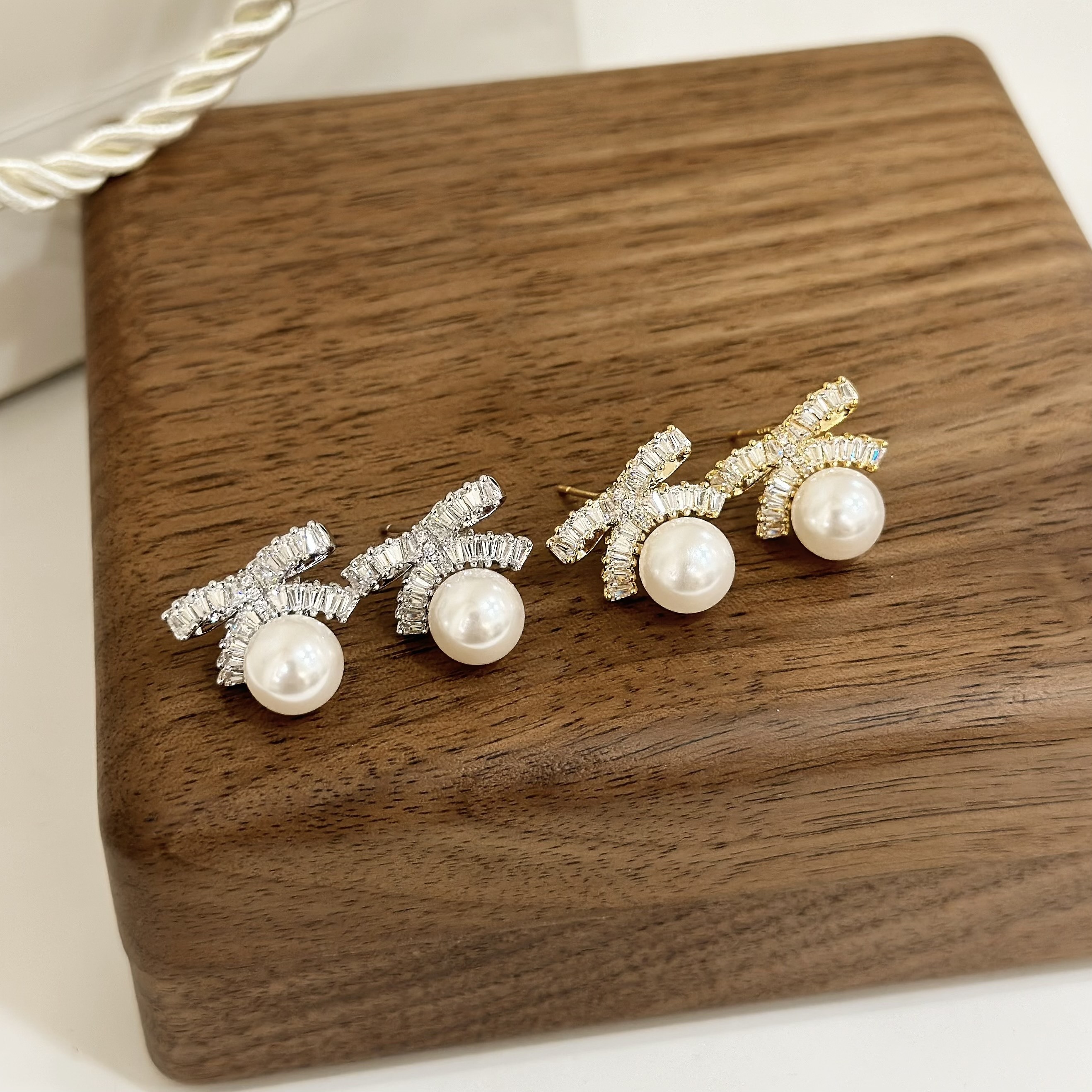 A01鋯石排鑽蝴蝶結珍珠耳針