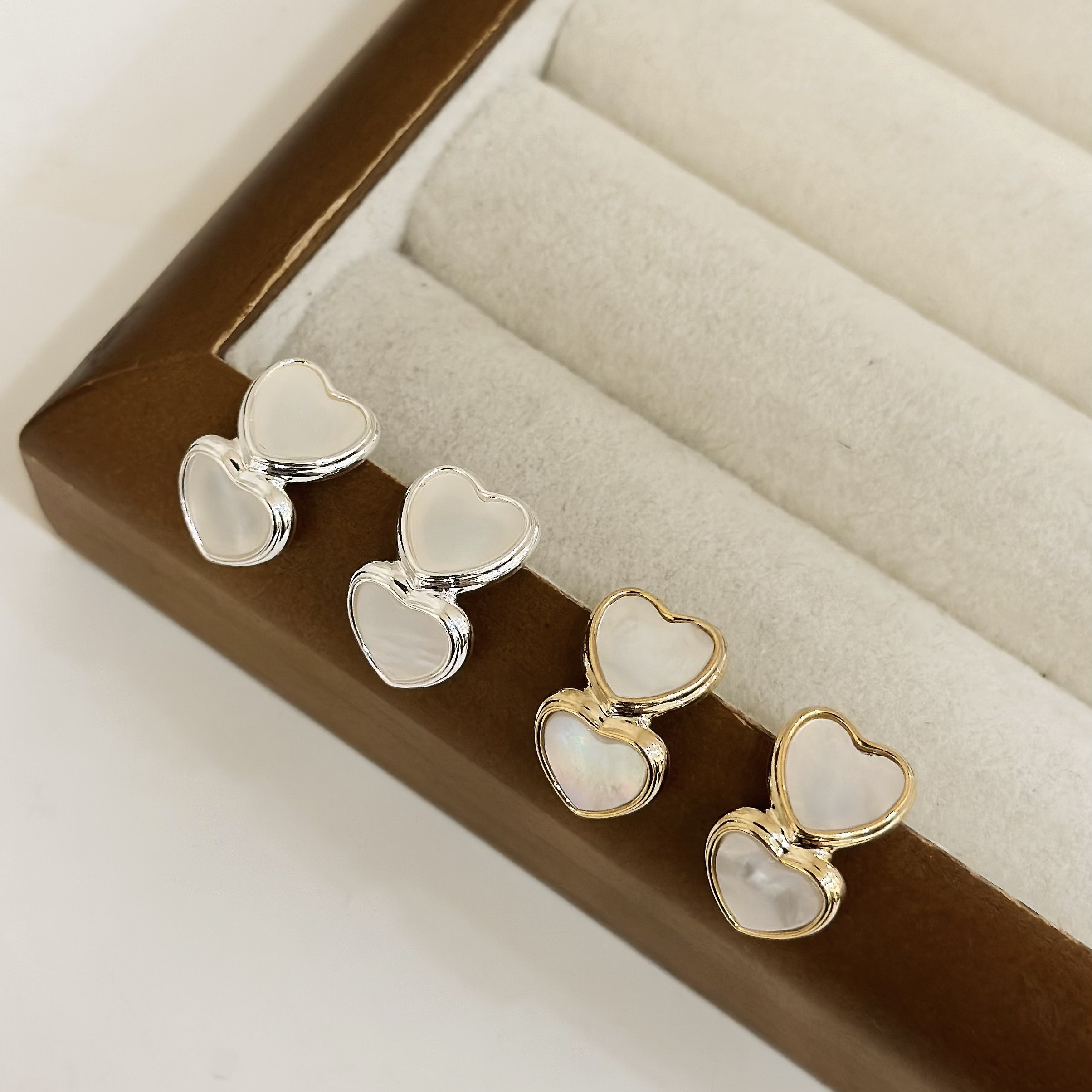 A03白貝雙愛心耳針