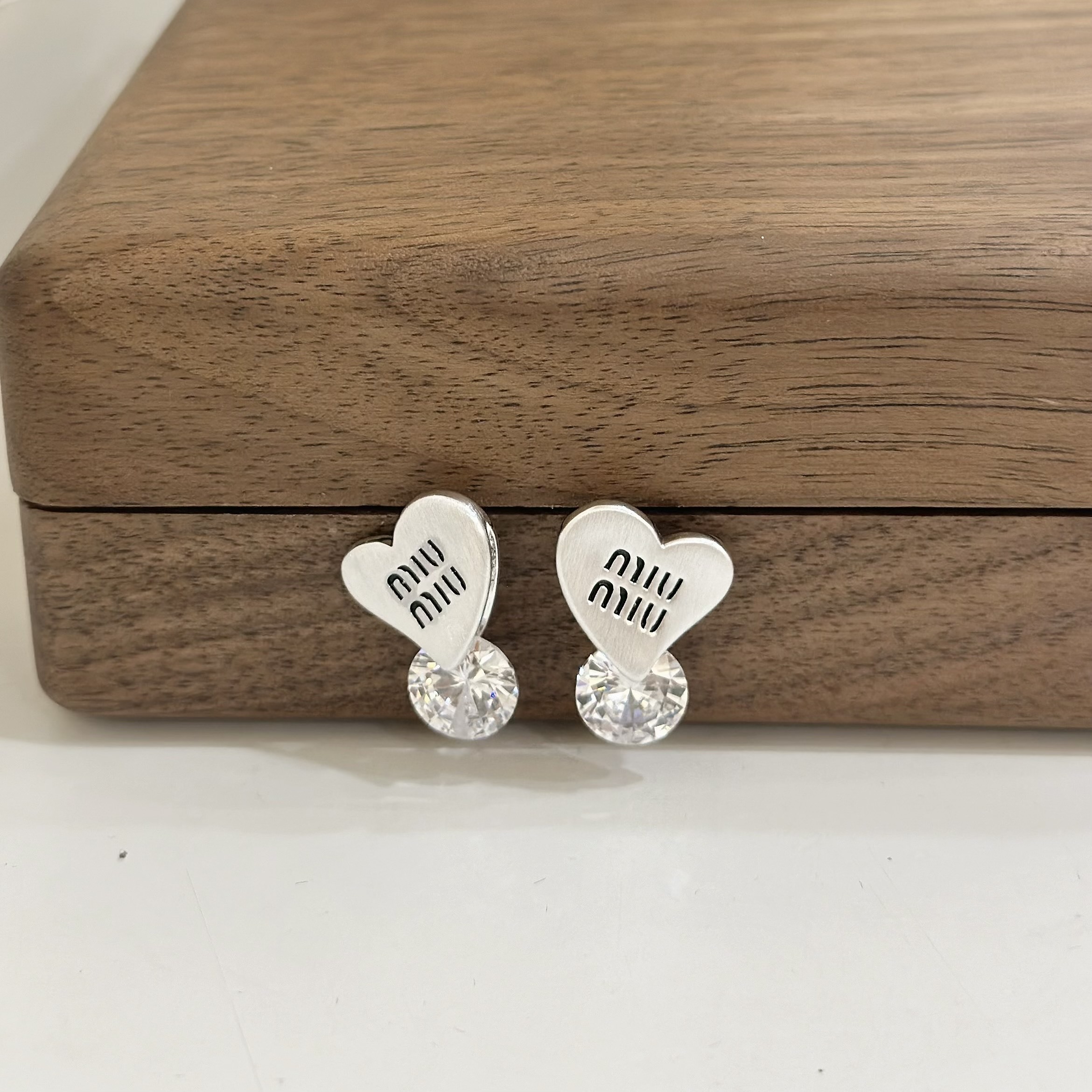 A04字母愛心單鑽小垂吊