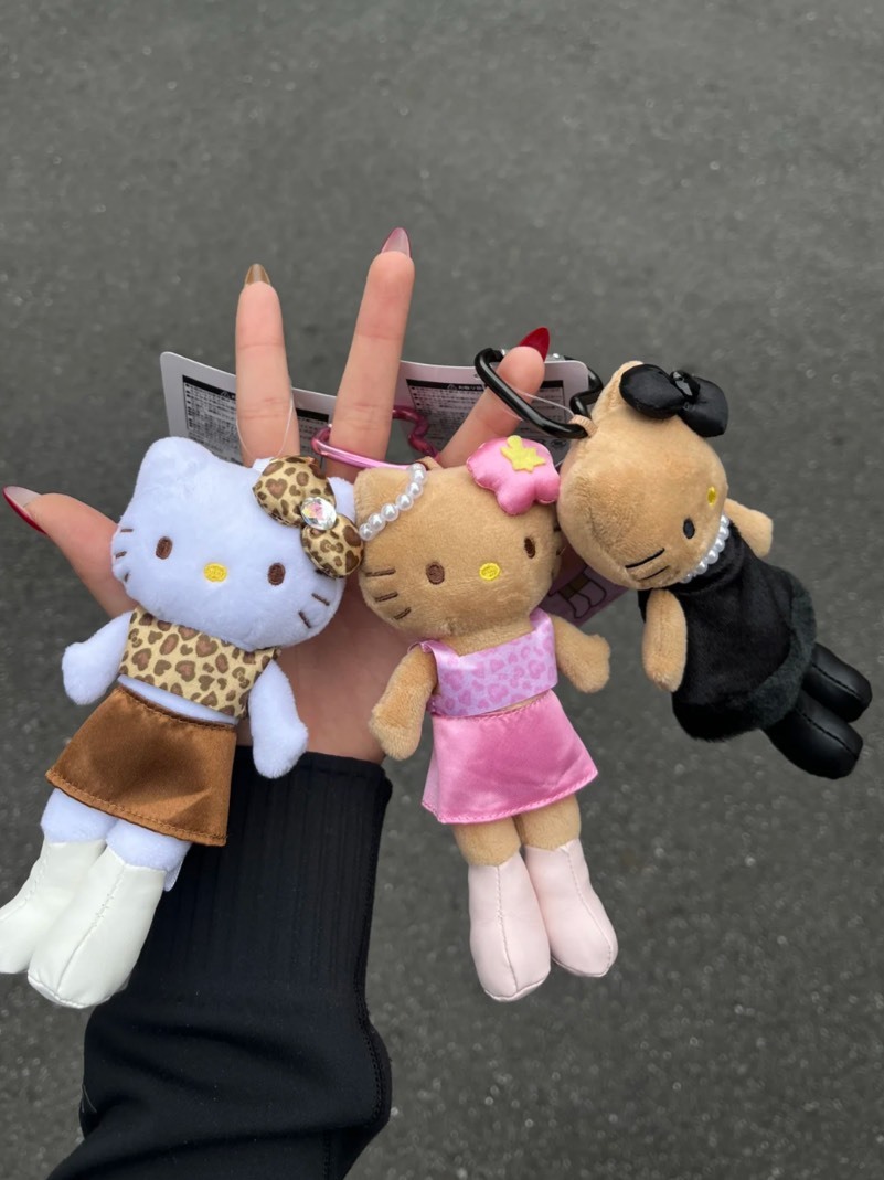 iSNEAKERS｜日本 Sanrio 三麗鷗 50周年限定 長腿Kitty 109辣妹系列 吊飾 娃娃 三款