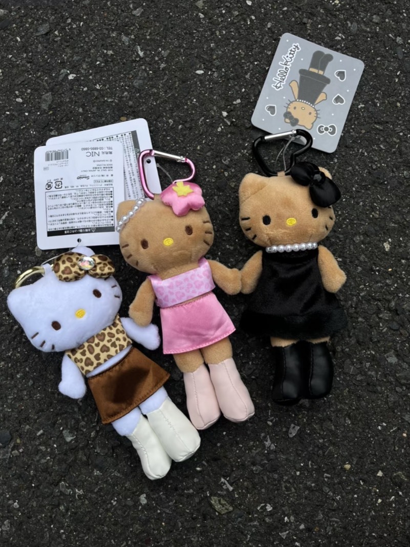 iSNEAKERS｜日本 Sanrio 三麗鷗 50周年限定 長腿Kitty 109辣妹系列 吊飾 娃娃 三款