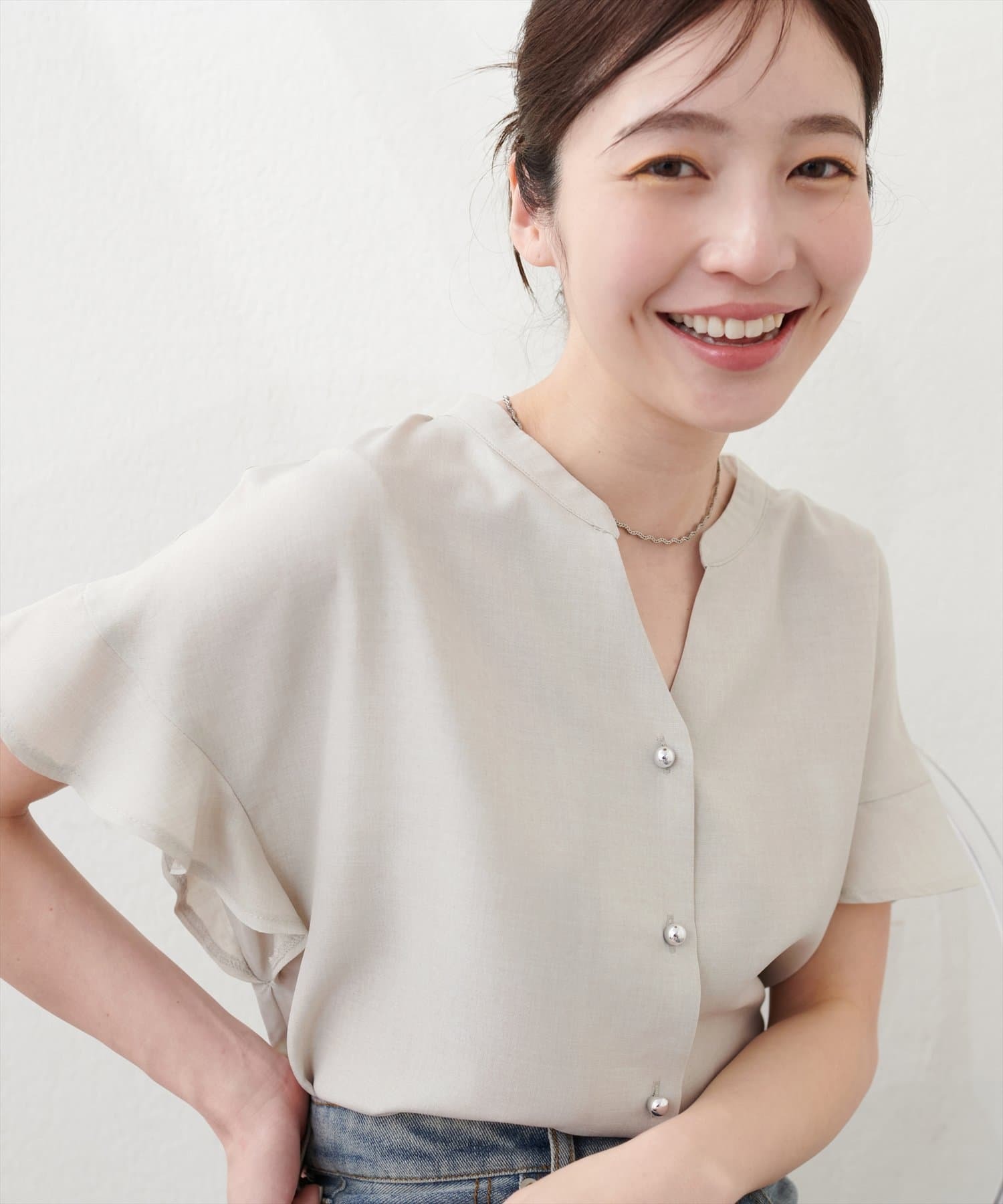 natural couture(ナチュラルクチュール)  麻調合繊フリル袖ブラウス淺米色（0351040520）