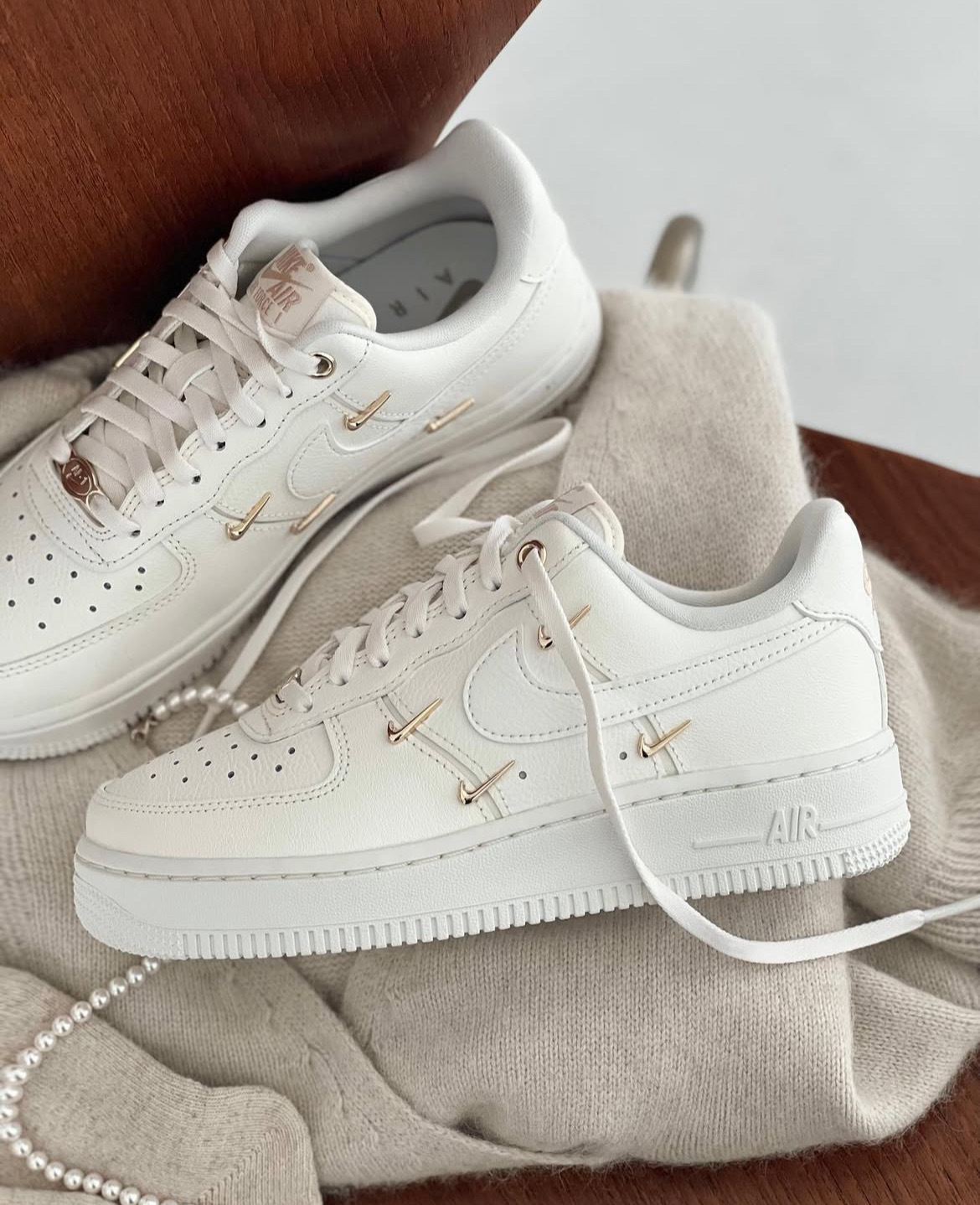 【逢甲 FUZZY】W Nike Air Force 1 "Sail Metallic Gold" 四小金勾 泫雅 FV3654-111