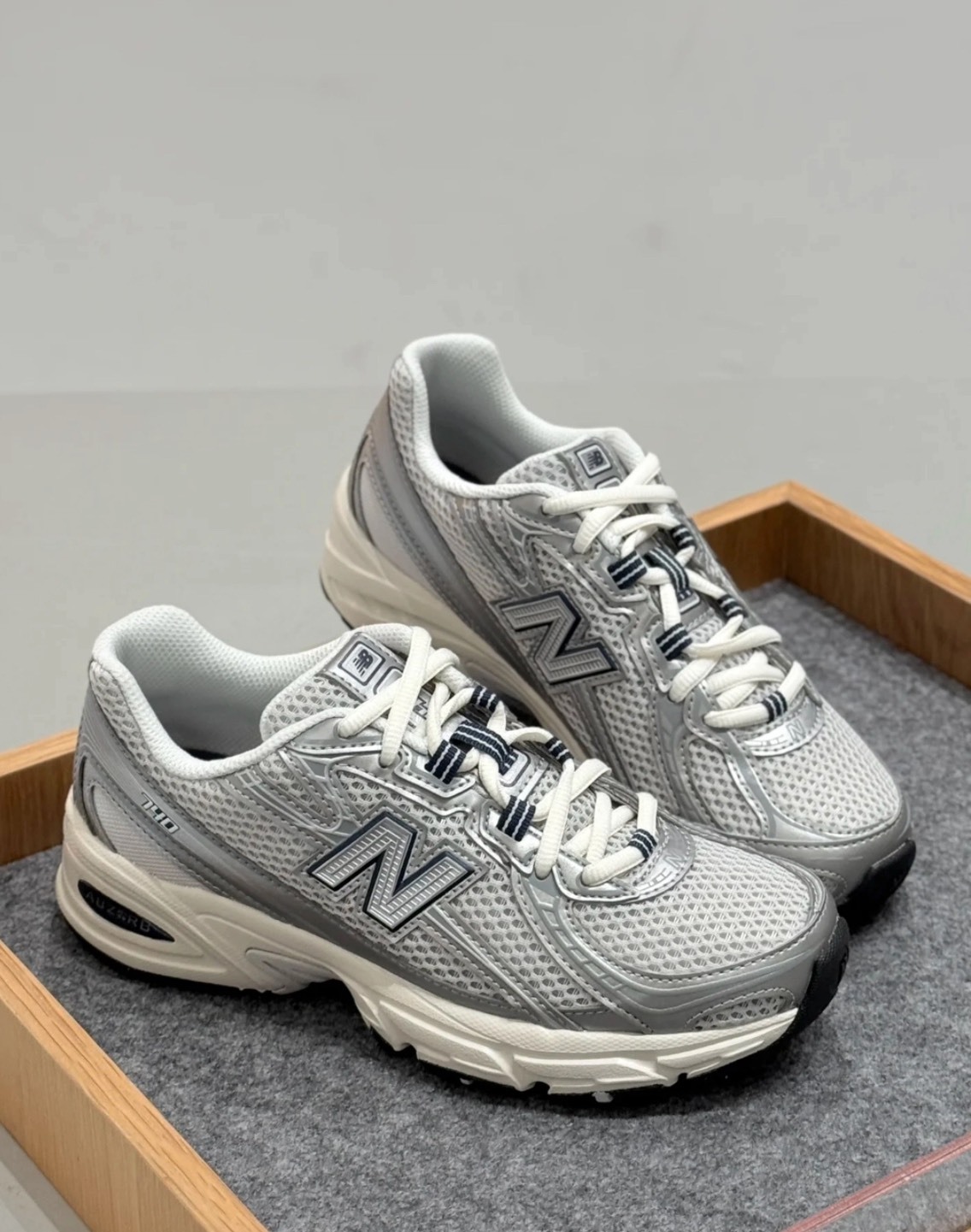 New Balance NB 740 白色休閒百搭鞋