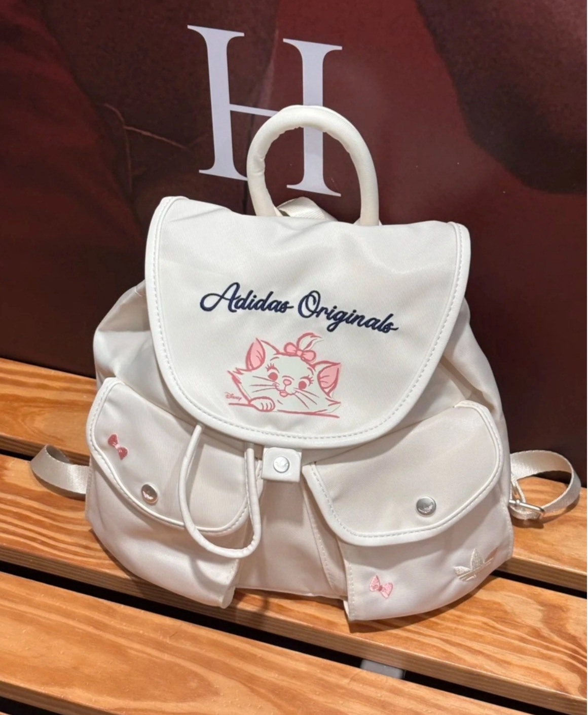 迪士尼瑪麗貓 x adidas 米白聯名雙肩包