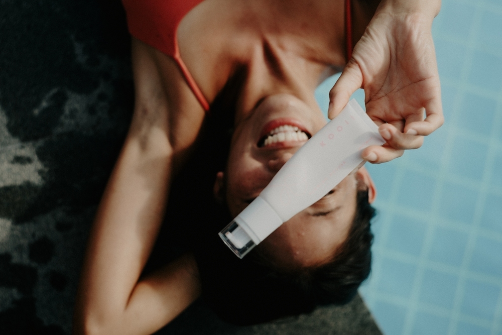 KOOII|可以發光妝感防曬慕斯