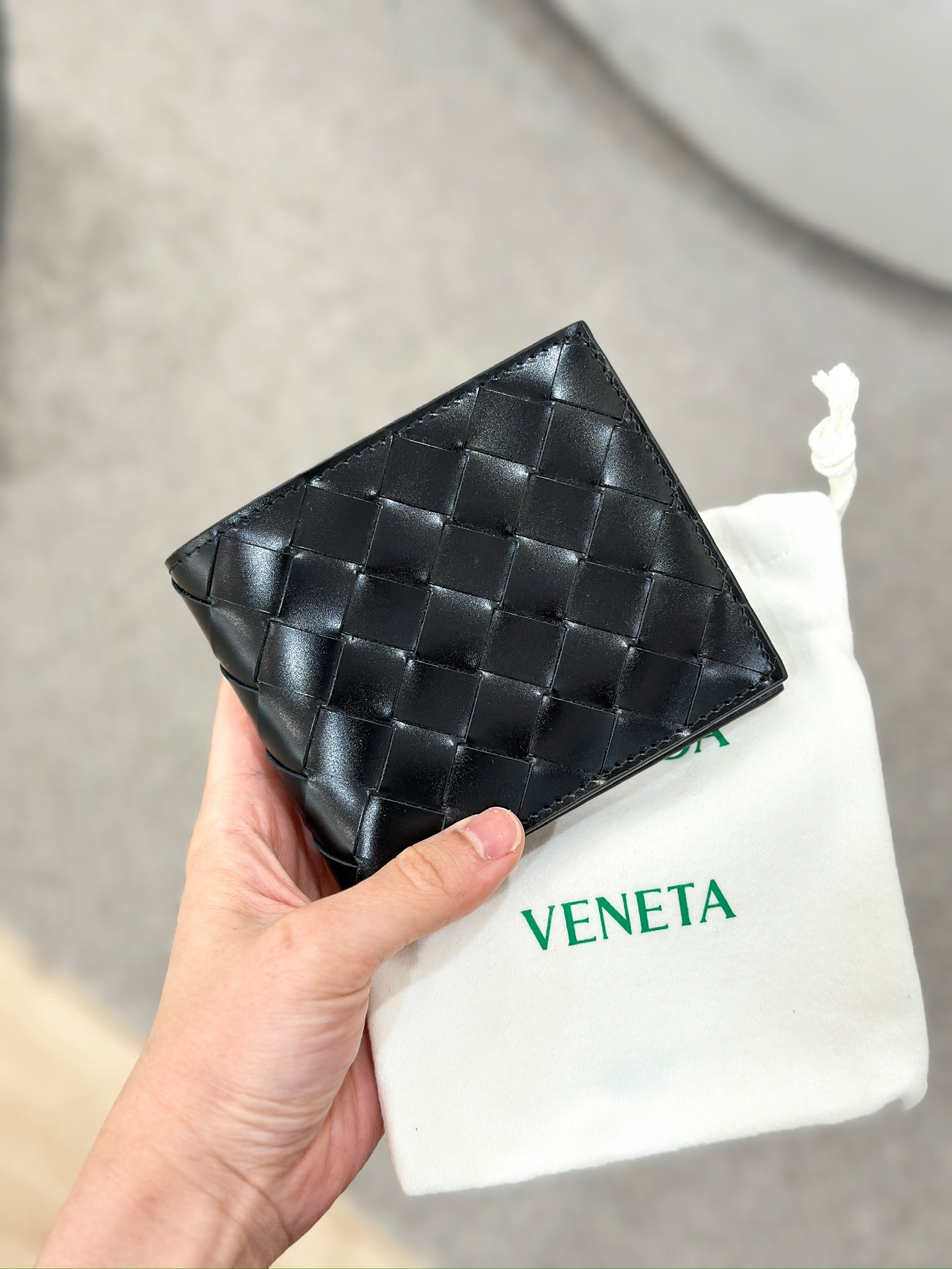 BV Bi-fold Wallet with Shiny Calfskin