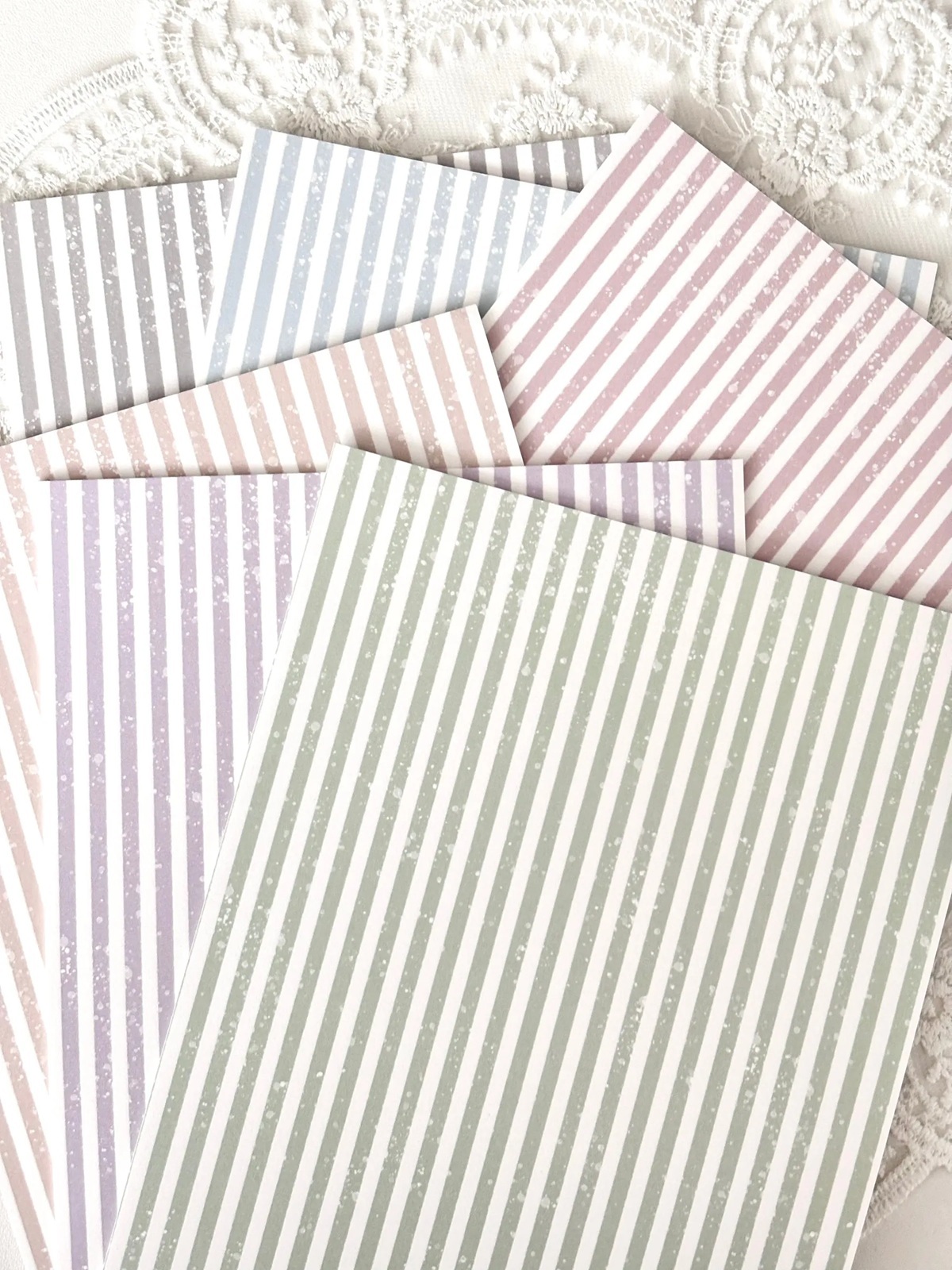 韓國 ggaggong．條紋背景紙 A5/雙面