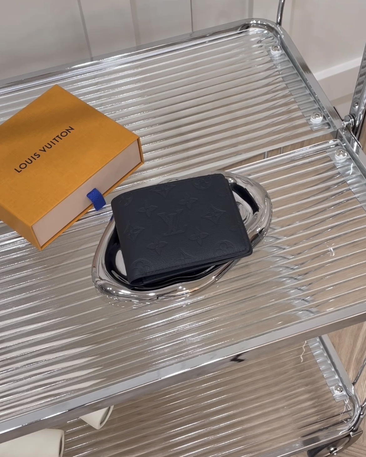 LV｜MULTIPLE 交叉雙折短夾 黑色壓紋 M62901