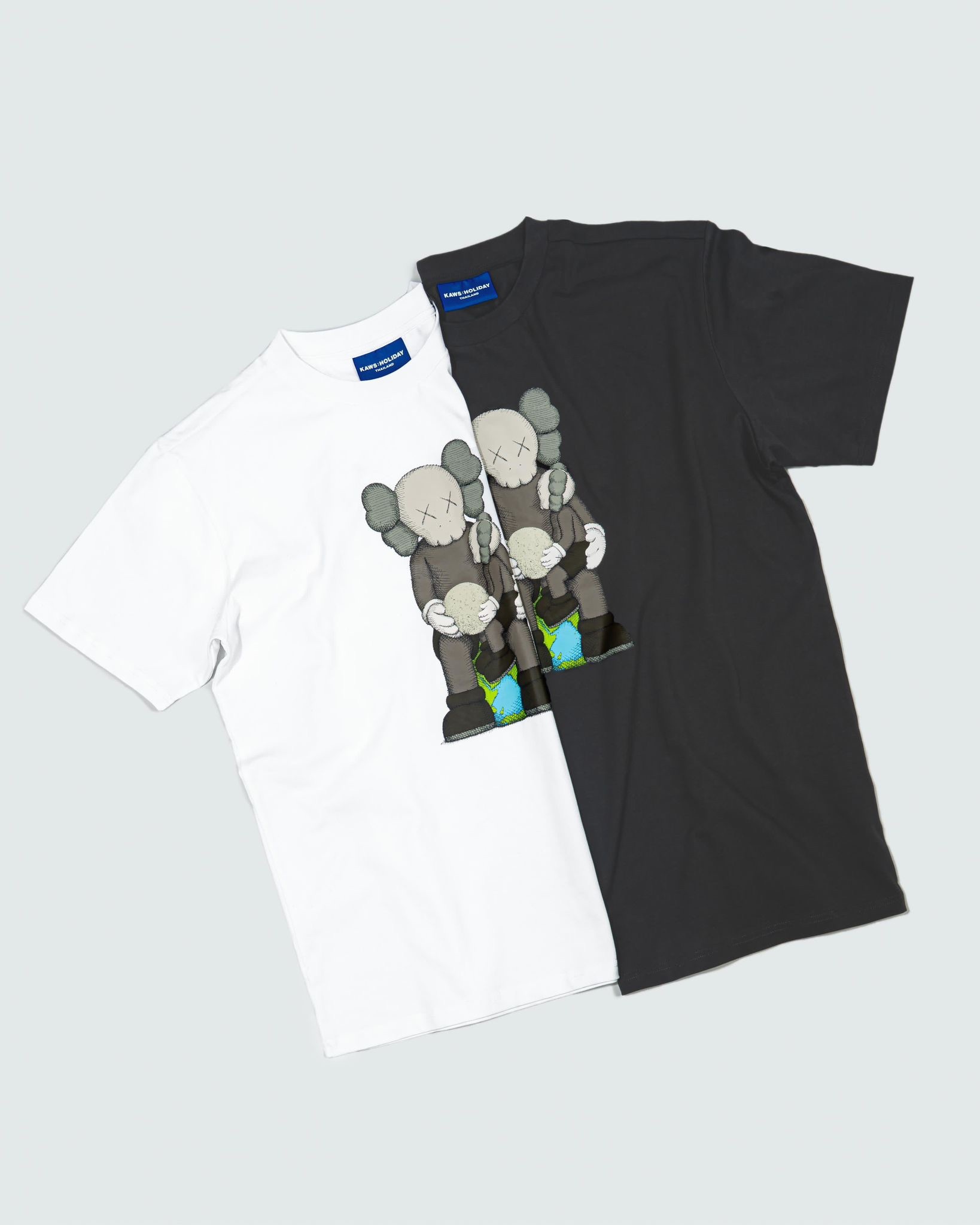 KAWS HOLIDAY THAILAND - 兩色 短T
