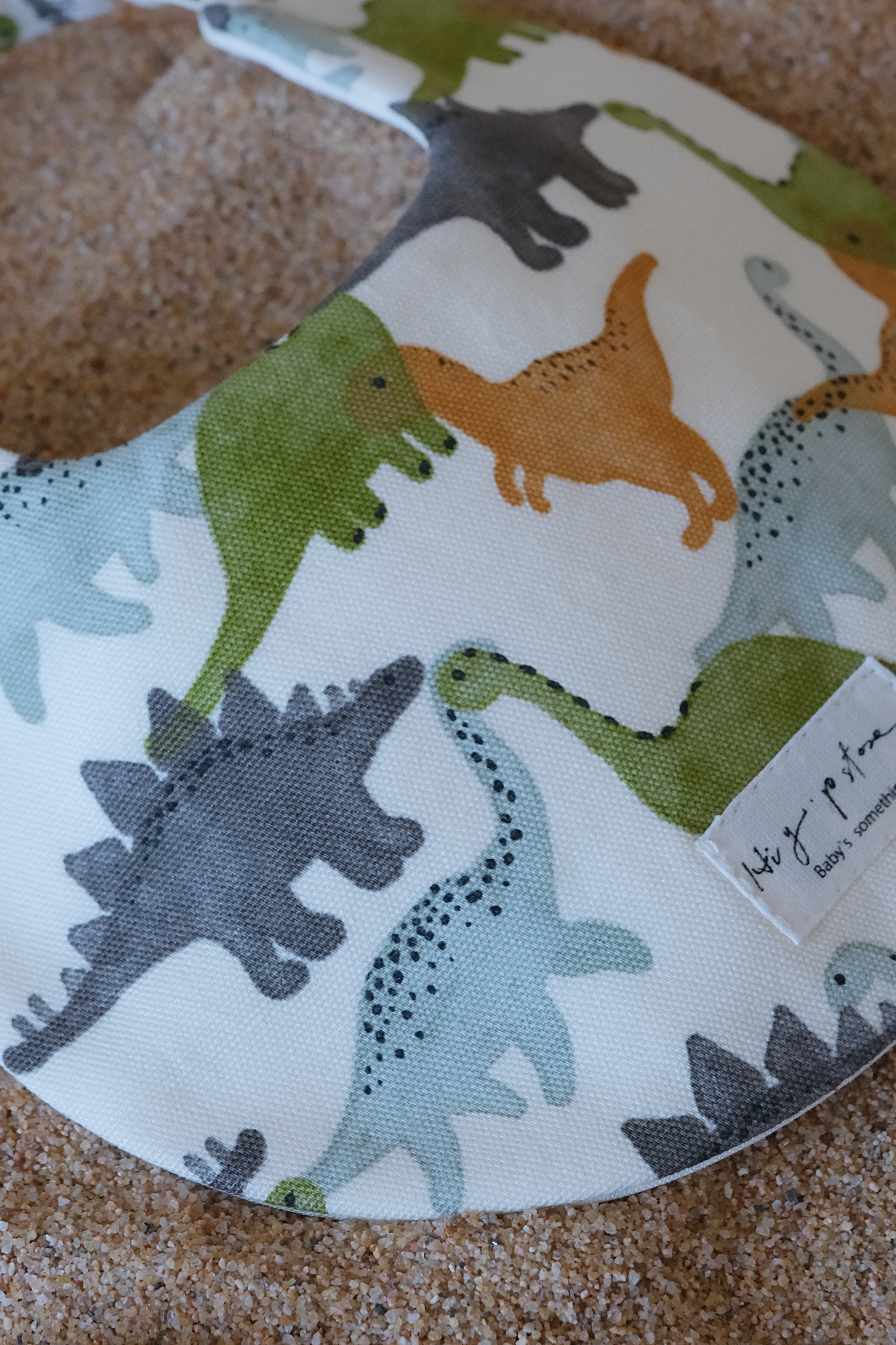 Hi Y.P store-手作圍兜-歷險恐龍