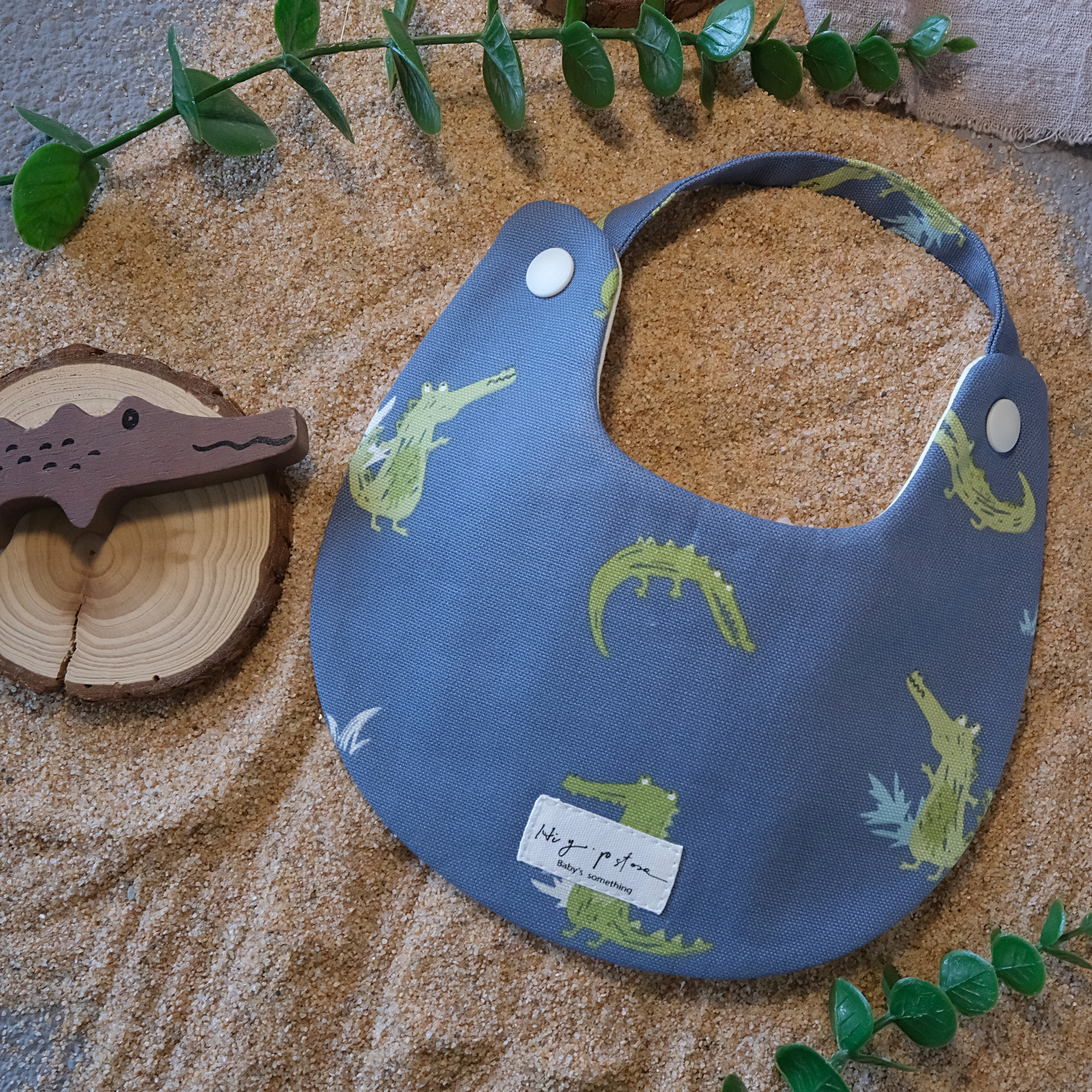 Hi Y.P store-手作圍兜-鱷魚漫步