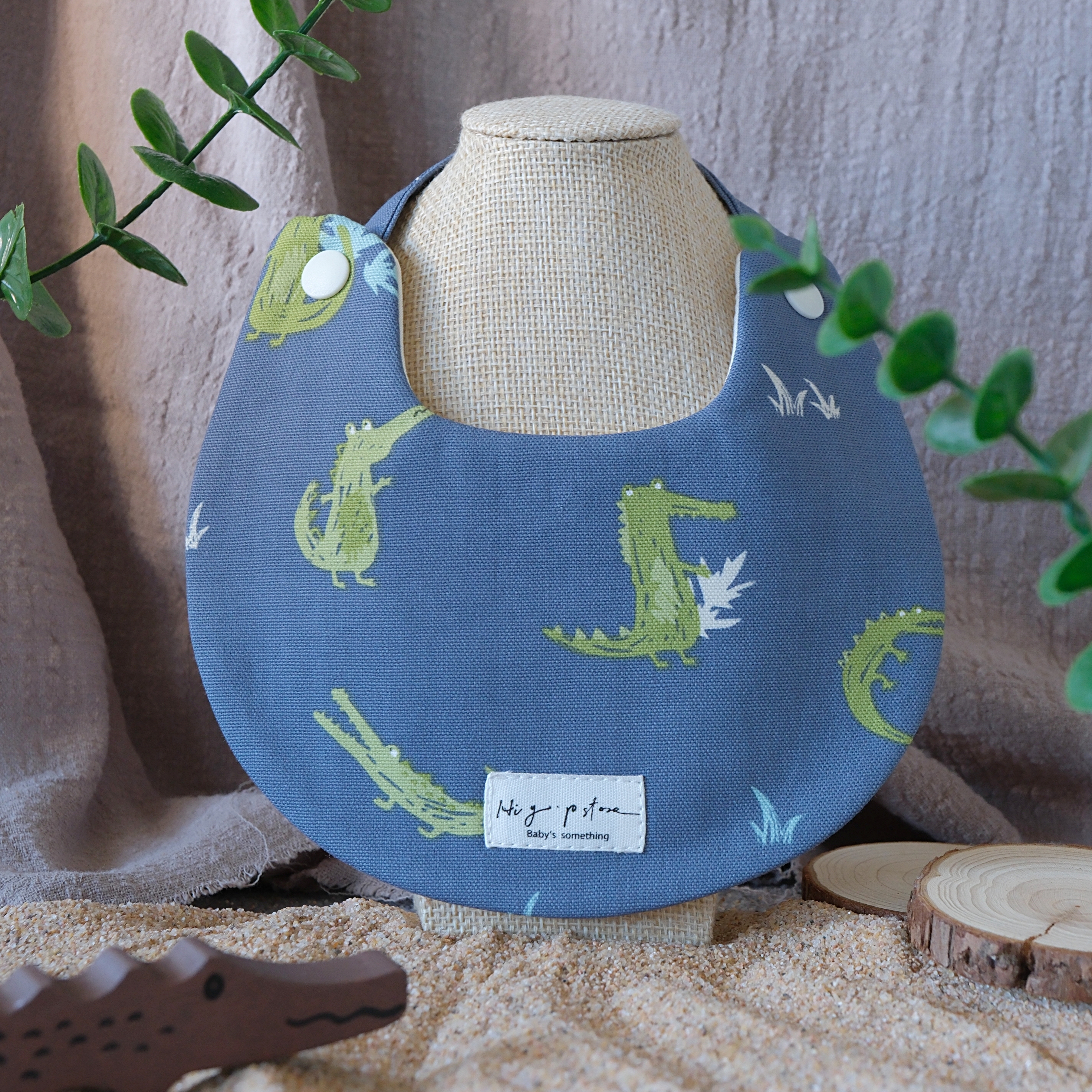 Hi Y.P store-手作圍兜-鱷魚漫步