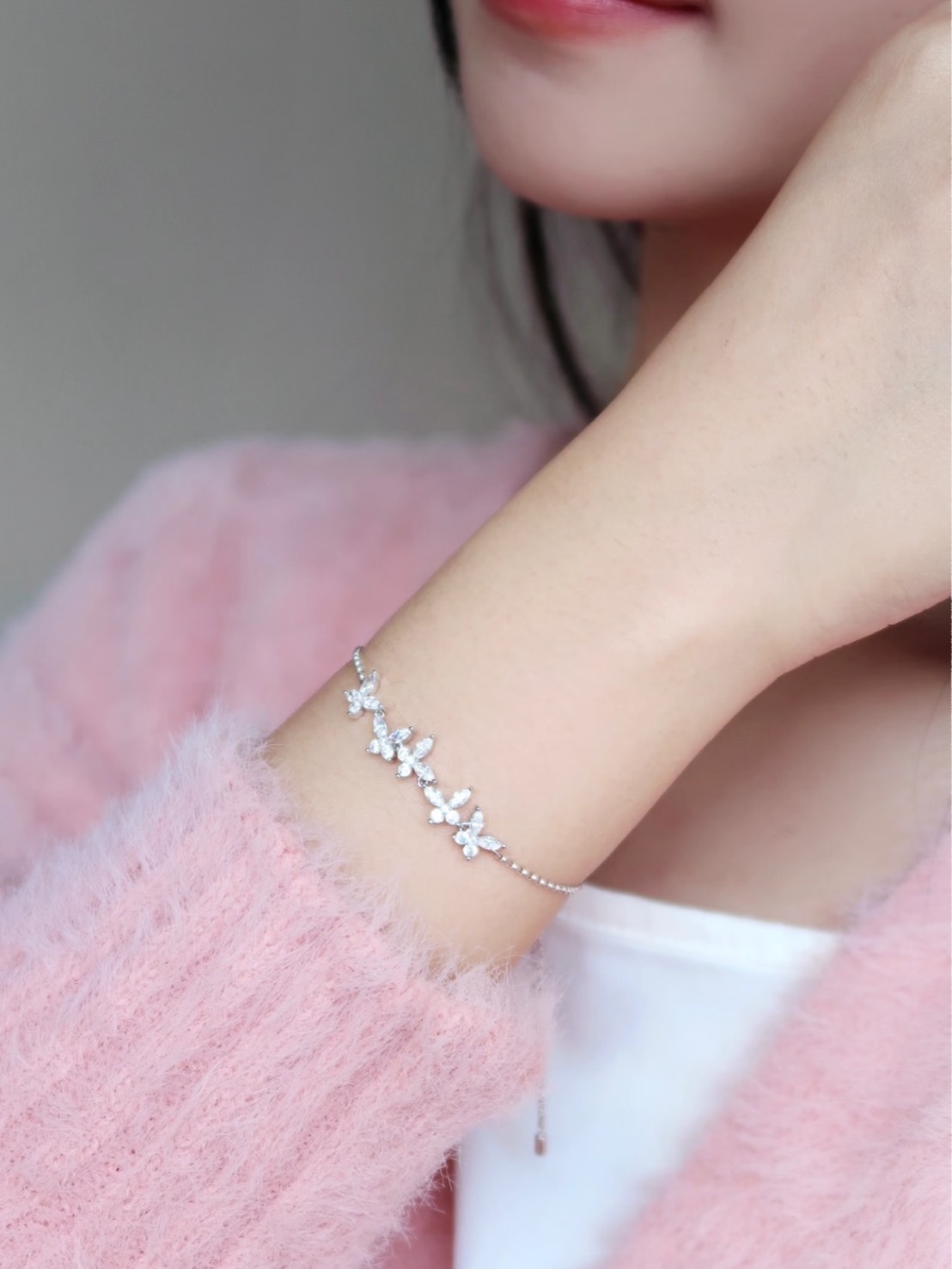 APM MONACO LUMIERE 系列 銀白蝴蝶可調節 925銀滿鑽 手鍊 AB4536OX