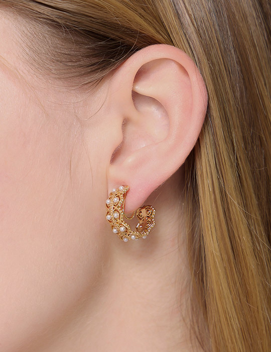 輕奢古典珍珠環繞。夾式耳環