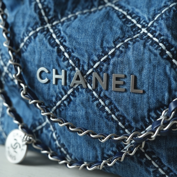 Chanel 中號牛仔格紋22包