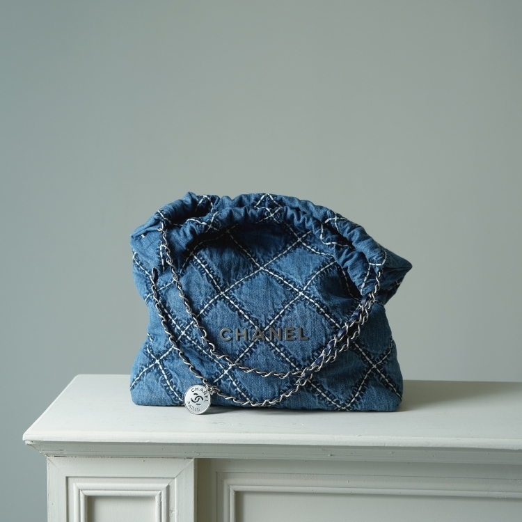 Chanel 中號牛仔格紋22包