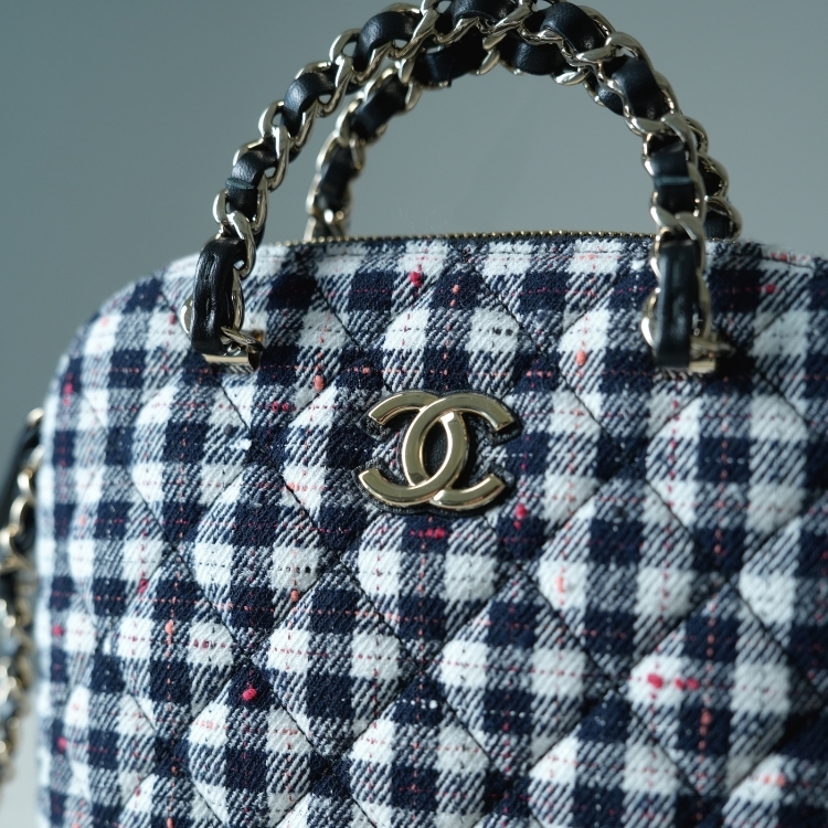 Chanel 格紋毛呢貝殼包