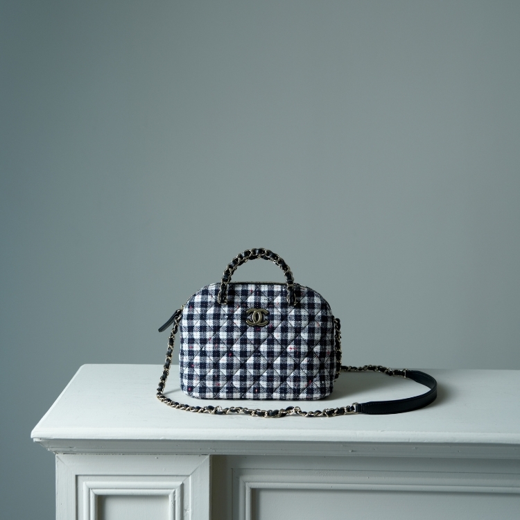 Chanel 格紋毛呢貝殼包