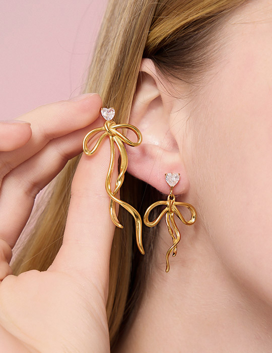 【鈦鋼】愛心鋯石蝴蝶結流蘇。針式耳環