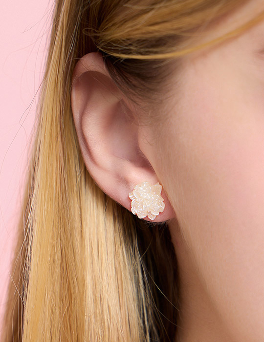 氣質玫瑰花束。針式耳環