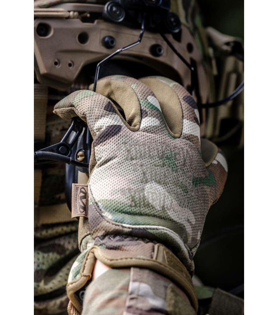 Mechanix FastFit 手套佩戴圖