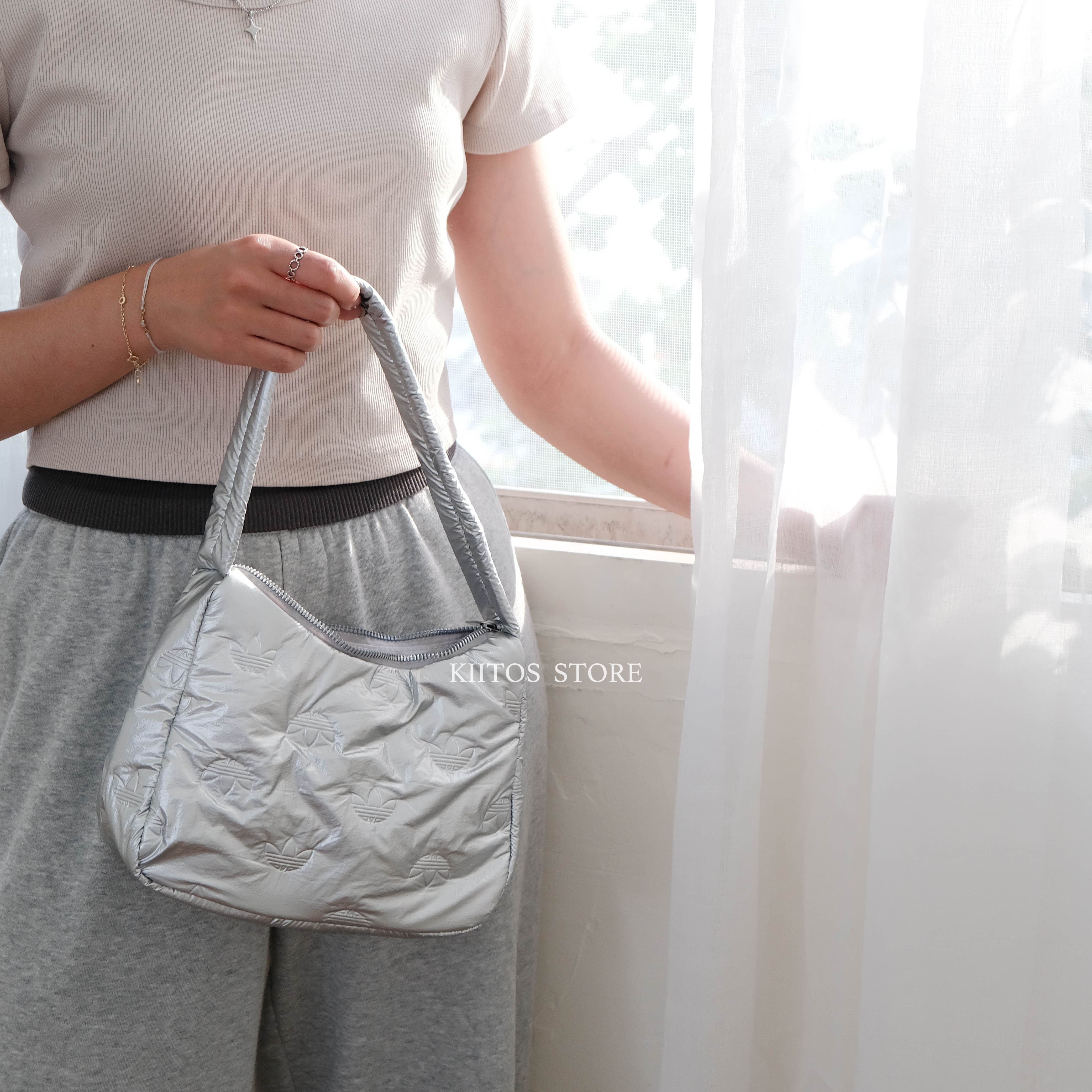 土日限定 80s old adidas enamel hand bag y2k Y2K ADIDAS アディダス 80s エナメルバッグ 紺色 OASIS - メルカリ