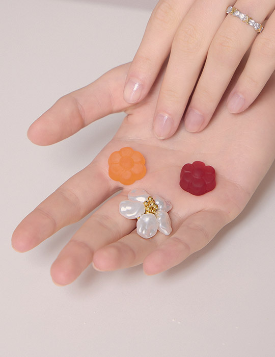 復古珍珠花朵。針式耳環