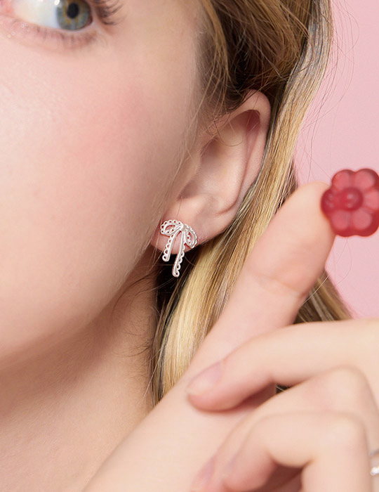 【925純銀】可愛蕾絲蝴蝶結。銀針耳環