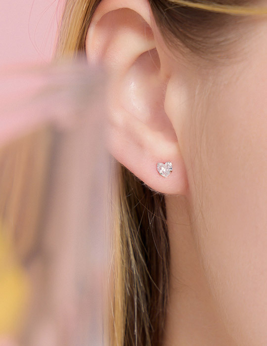 【925純銀】愛心小單鑽。銀針耳環