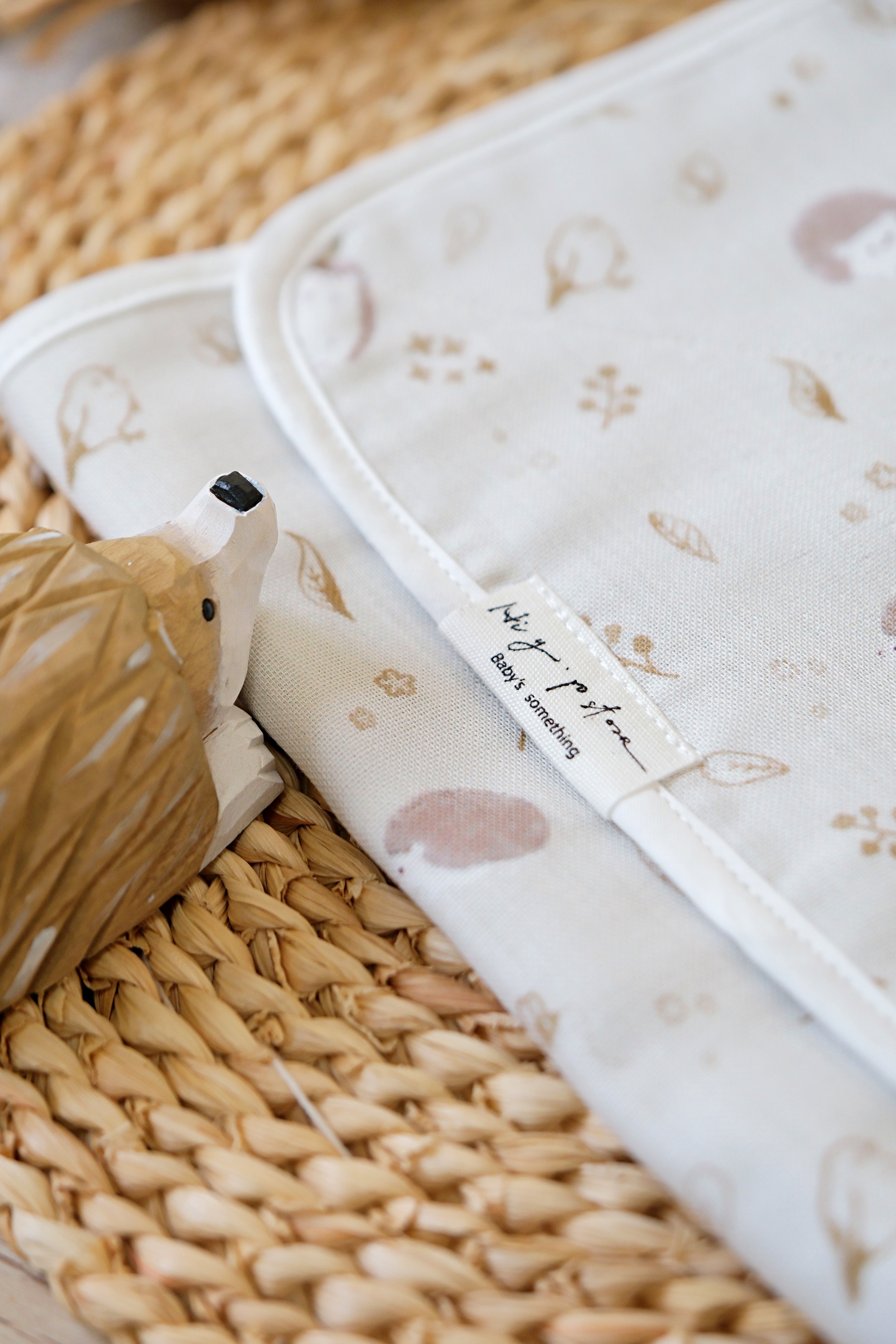 Hi Y.P store-超靜音柔軟肚圍-秋葉刺蝟 (白包邊)