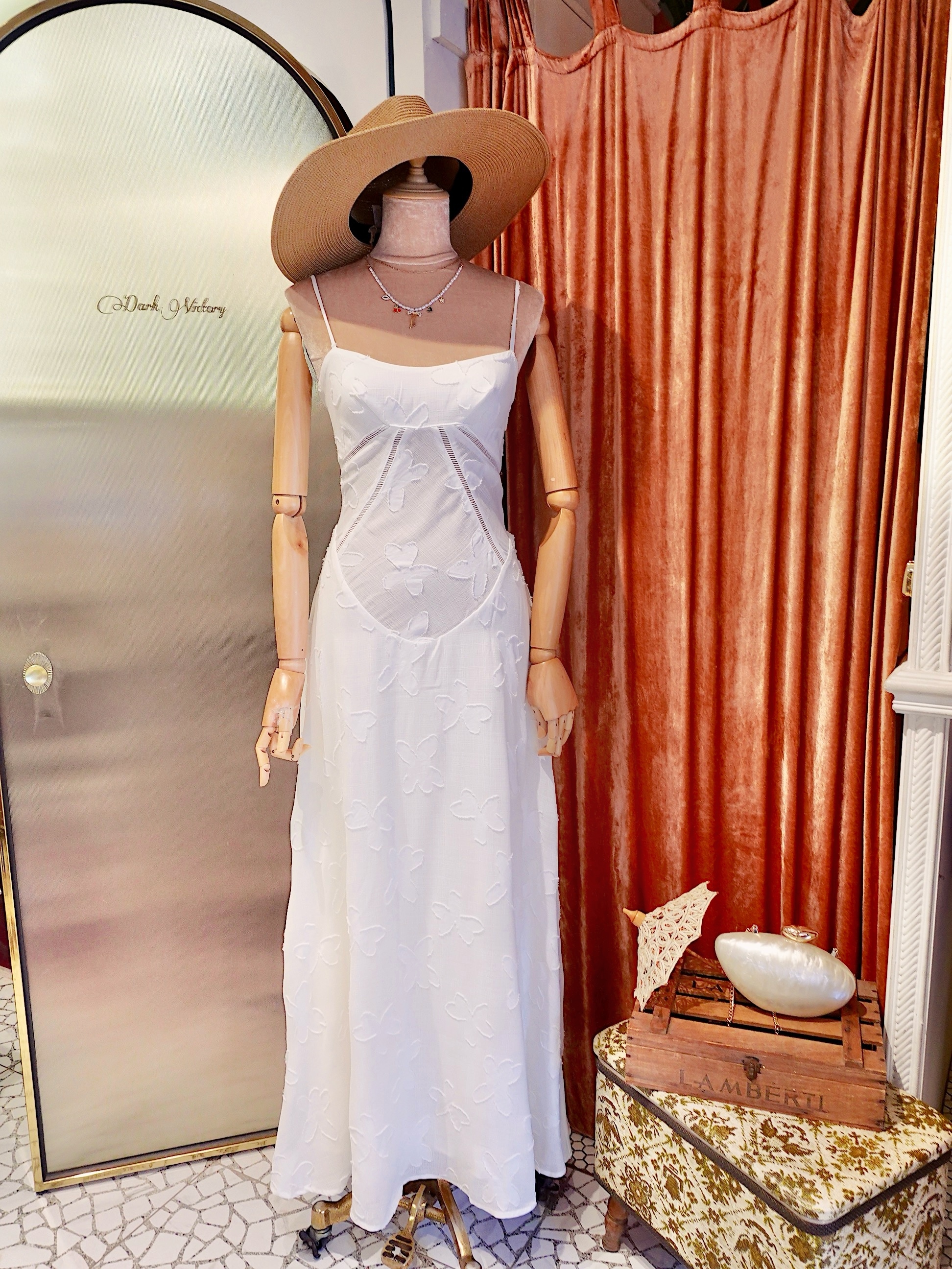 Friday White白色花卉紋理鈎洞綁帶Maxi Dress