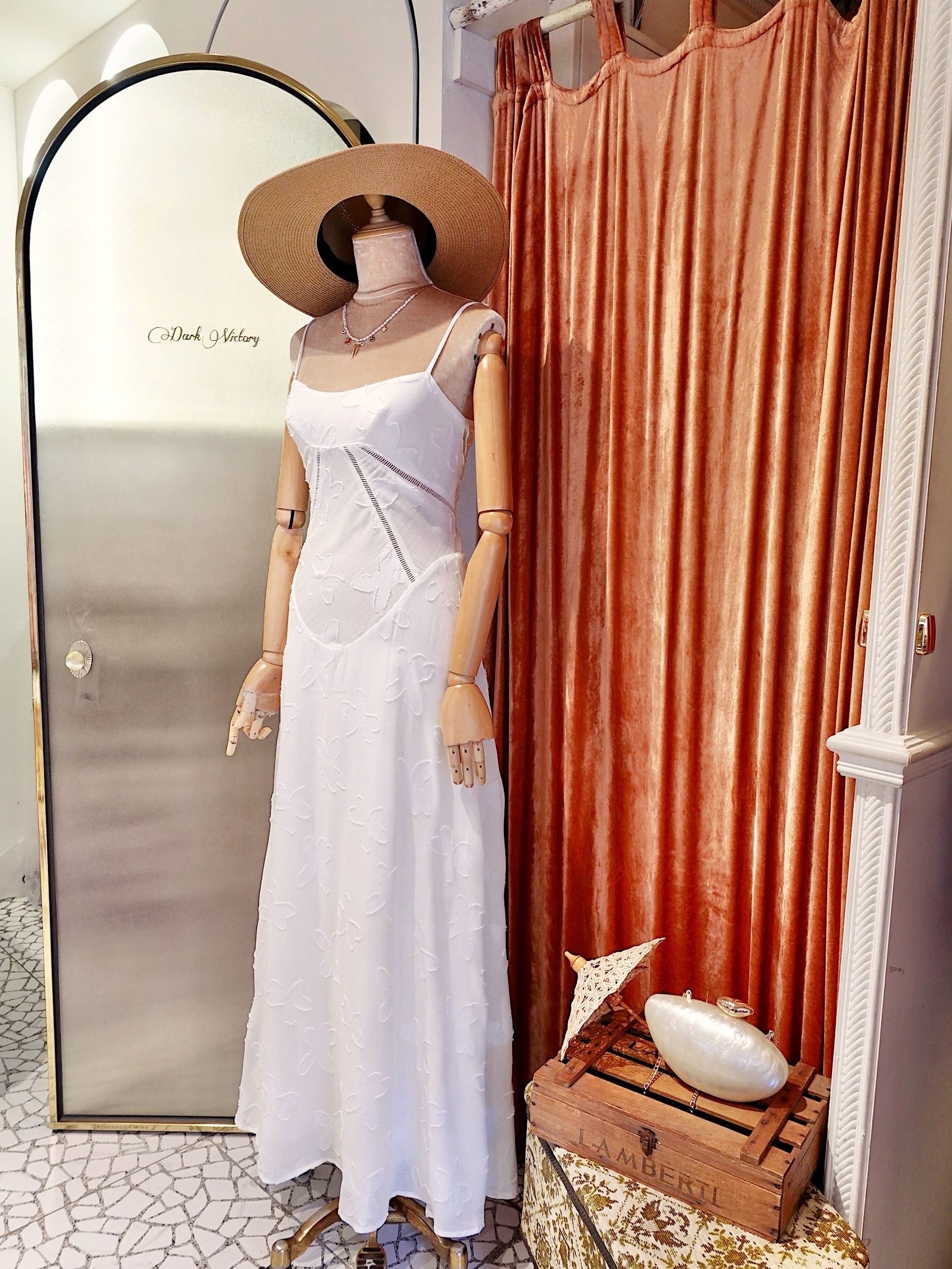 Friday White白色花卉紋理鈎洞綁帶Maxi Dress