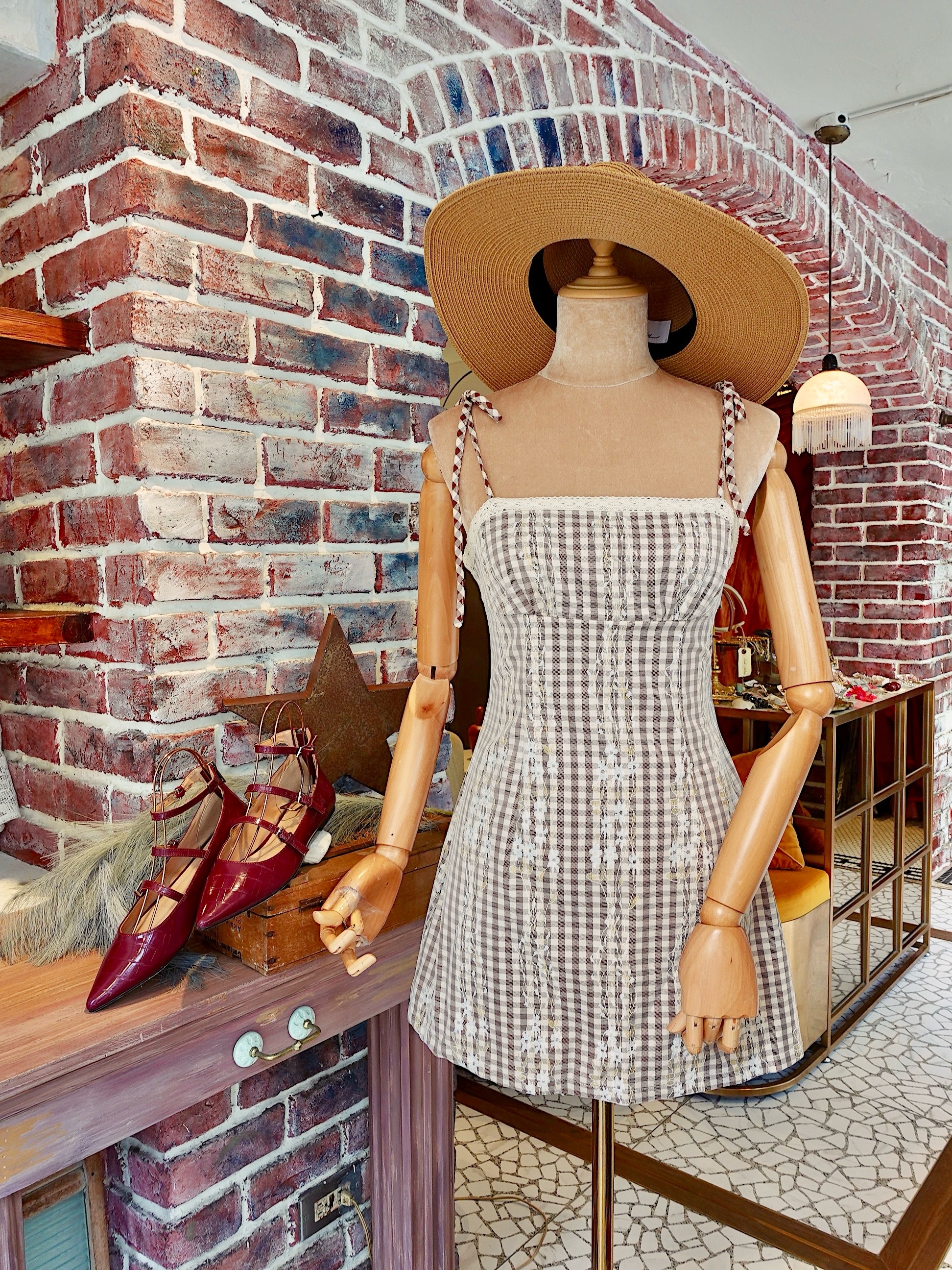 Chocolate 焦糖巧克力色格紋綁帶蕾絲網洞刺繡  Mini Dress