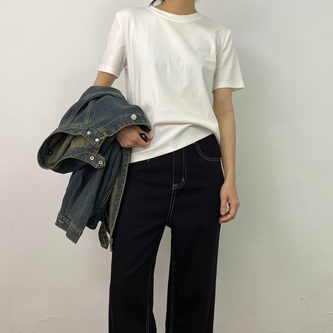 模特穿著#9195 質感修身短T白色