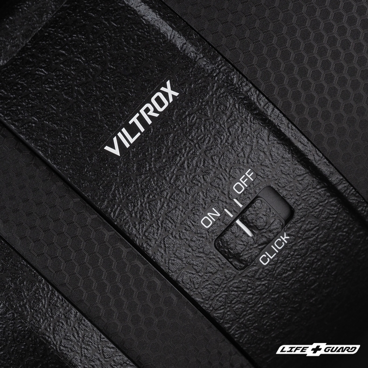 LIFE+GUARD 黑色皮紋貼膜質感特寫，獨特設計風格