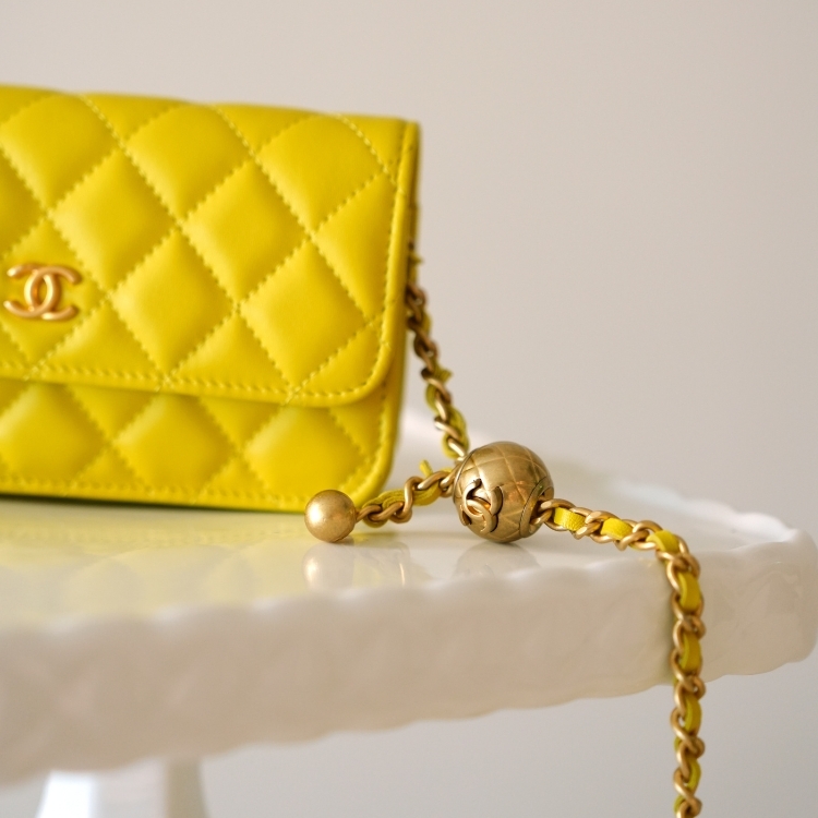 Chanel 黃色金球手機包 新款雷標