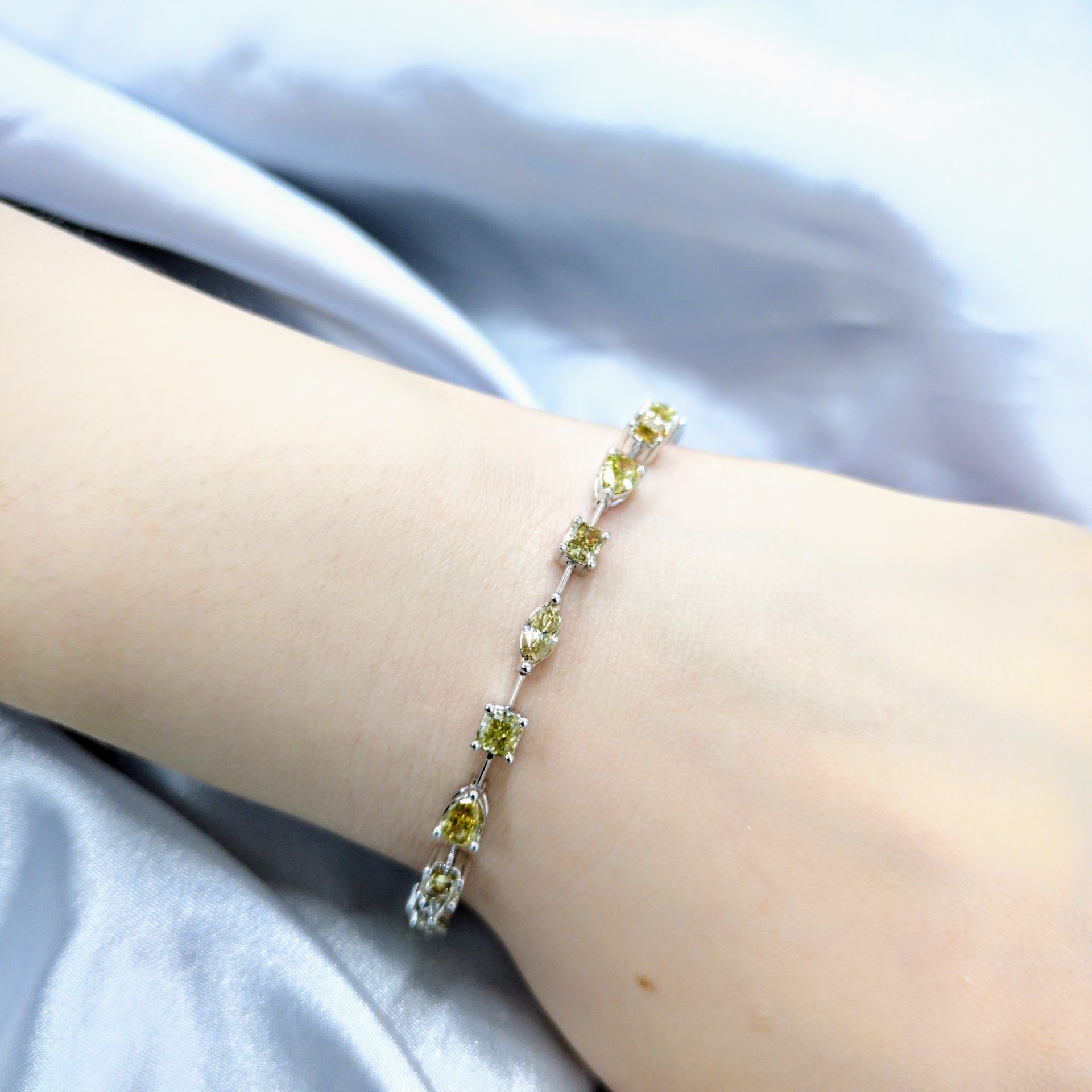 全新18K白金【主石5卡42份彩黃鑽】鑽石手鍊