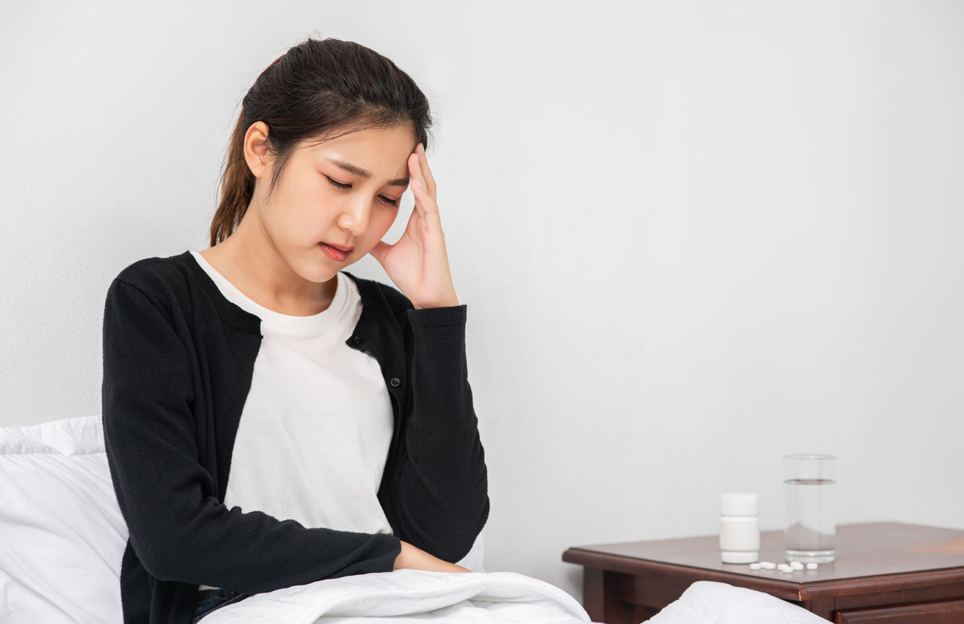 駝背容易造成頭痛、脖子痛｜駝背矯正完整指南：上班族告別痠痛的科學方法