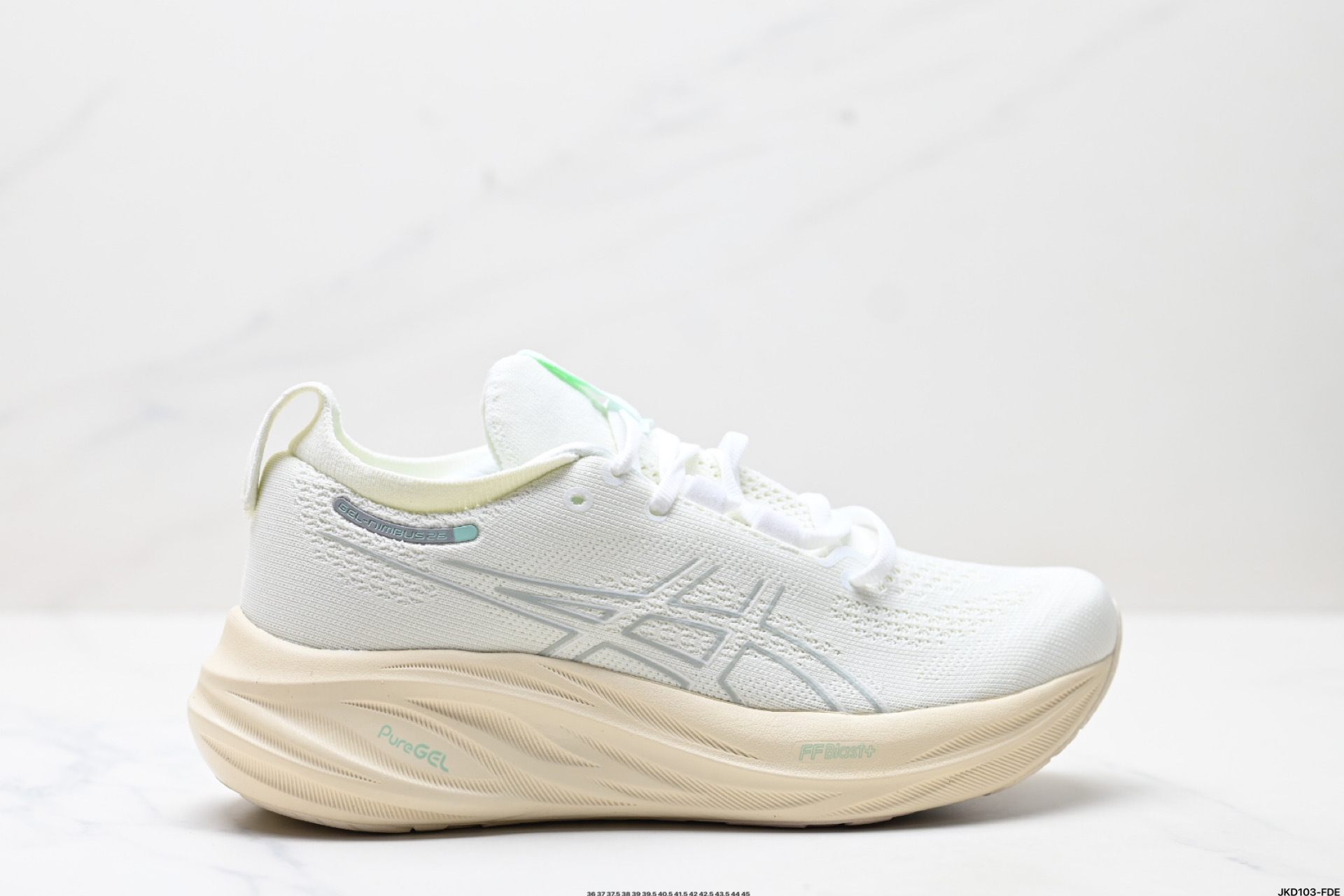 ASICS GEL-NIMBUS 26 純白色
