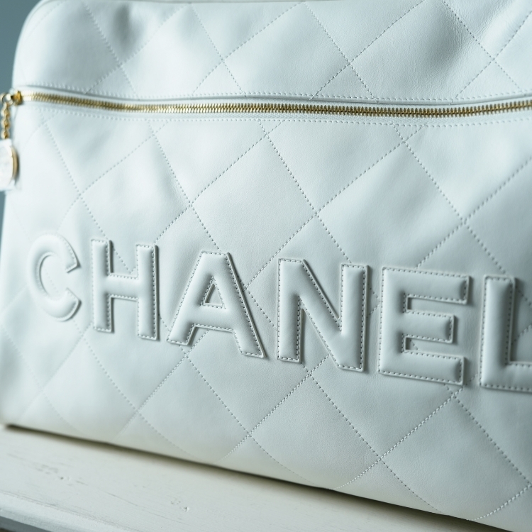 Chanel 白色 Maxi 保齡球包