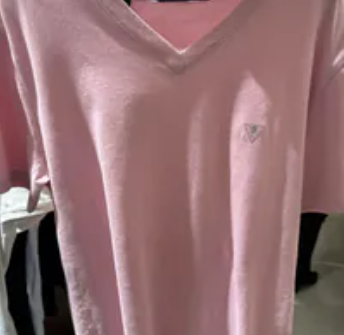 [S] GUESS LIGHT PINK UNISEX MINI TRIANGLE V-NECK SHORT SLEEVE T-SHIRT, MO2K9483-LPI (SGU681)